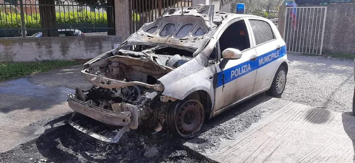 Incendiata l'auto della Municipale di San Giorgio Morgeto (RC), la vicinanza della Regione - 