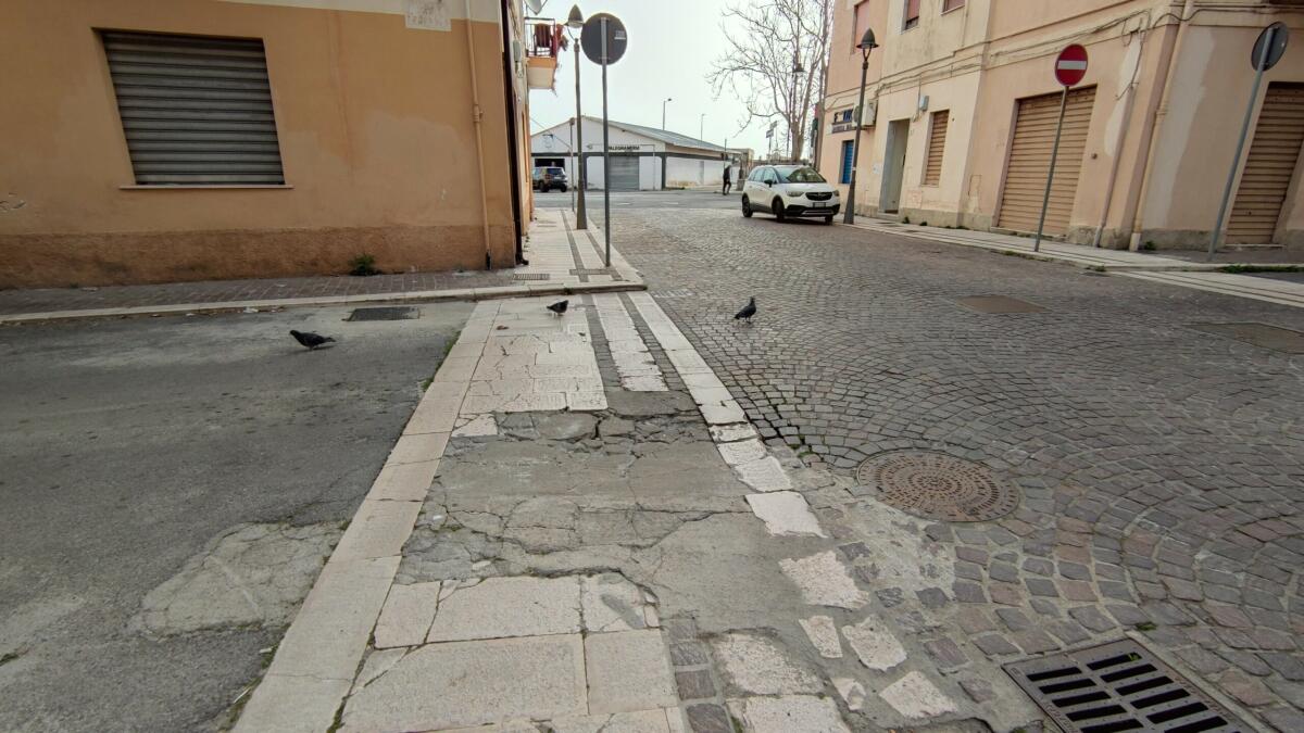 Crotone, danneggiamenti? Una mano di cemento e via... - 