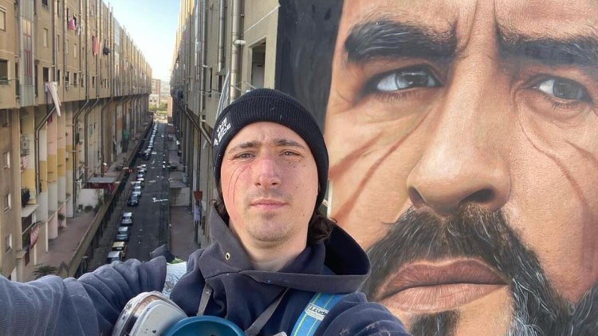 Ciro Cerullo, aka Jorit, a Crotone per un grande murales di Rino Gaetano - 