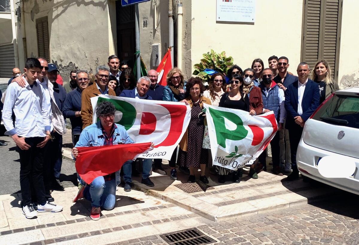 25 aprile - Il Pd di Crotone ricorda Franco e Giulio Nicoletta - 