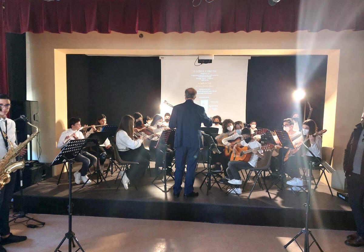 Crotone - Al Liceo “Gravina” il primo “Caffè - Concerto” della GAM - 