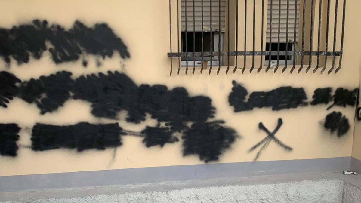 Roccabernarda (KR), scritte sui muri del Comune: gli accertamenti dell'Arma dei Carabinieri - 
