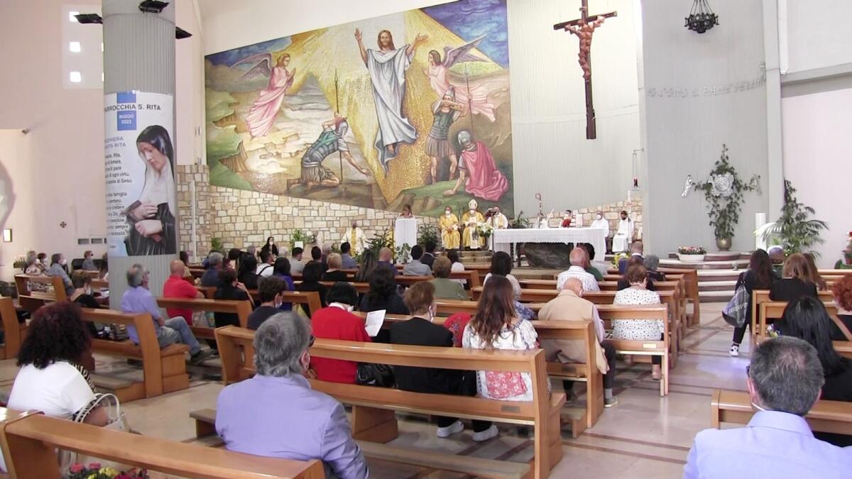Crotone, il profumo di rose avvolge la Chiesa di Santa Rita nel giorno della festa - 