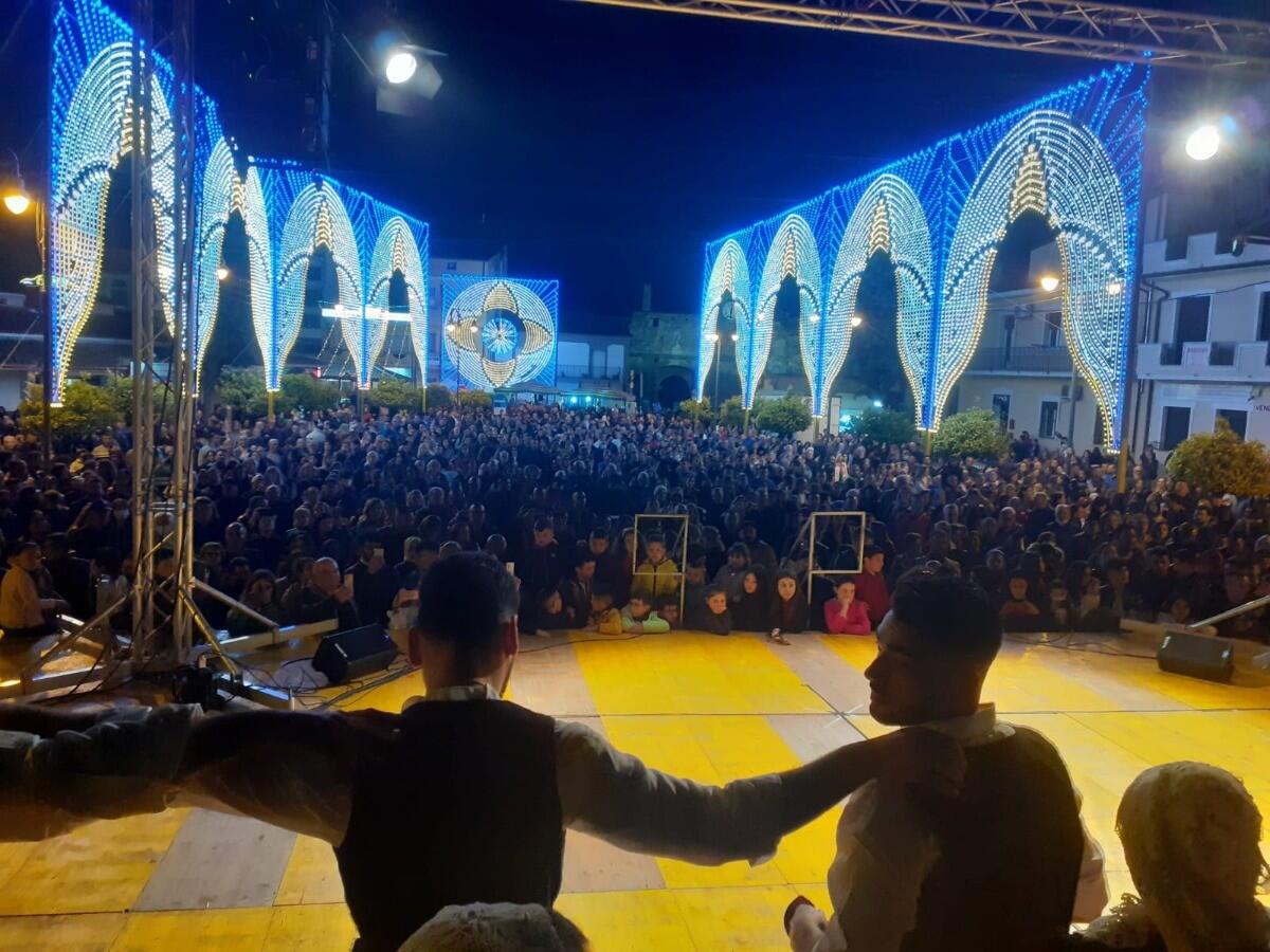(Video) Isola di Capo Rizzuto, il gruppo folklorico Magna Grecia festeggia i suoi 42 anni di attività - 