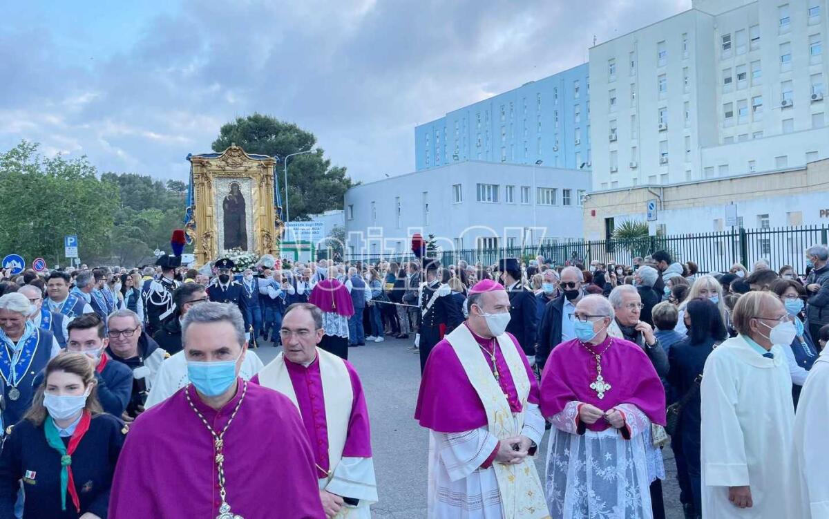 Il Vescovo Panzetta: "Il pellegrinaggio di Crotone inizia proprio qui in ospedale: la Madonna incontra i sofferenti" - 