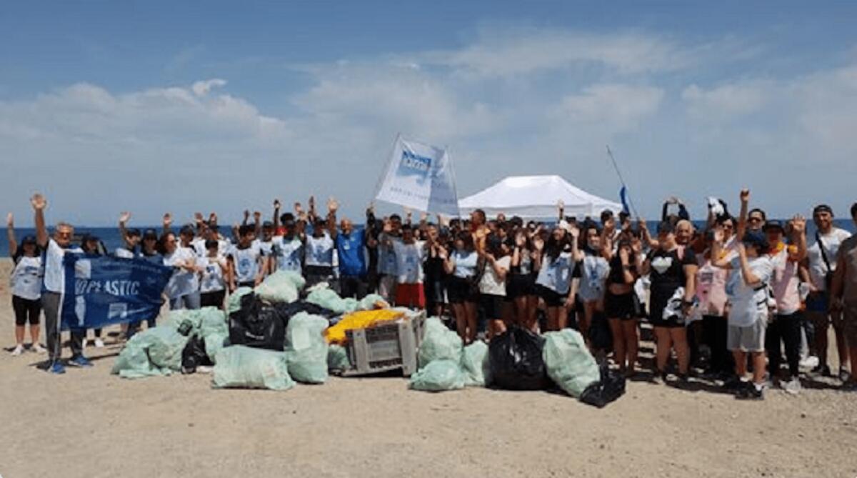 Cirò Marina, raccolti sulle spiagge oltre 500 kg di rifiuti - 