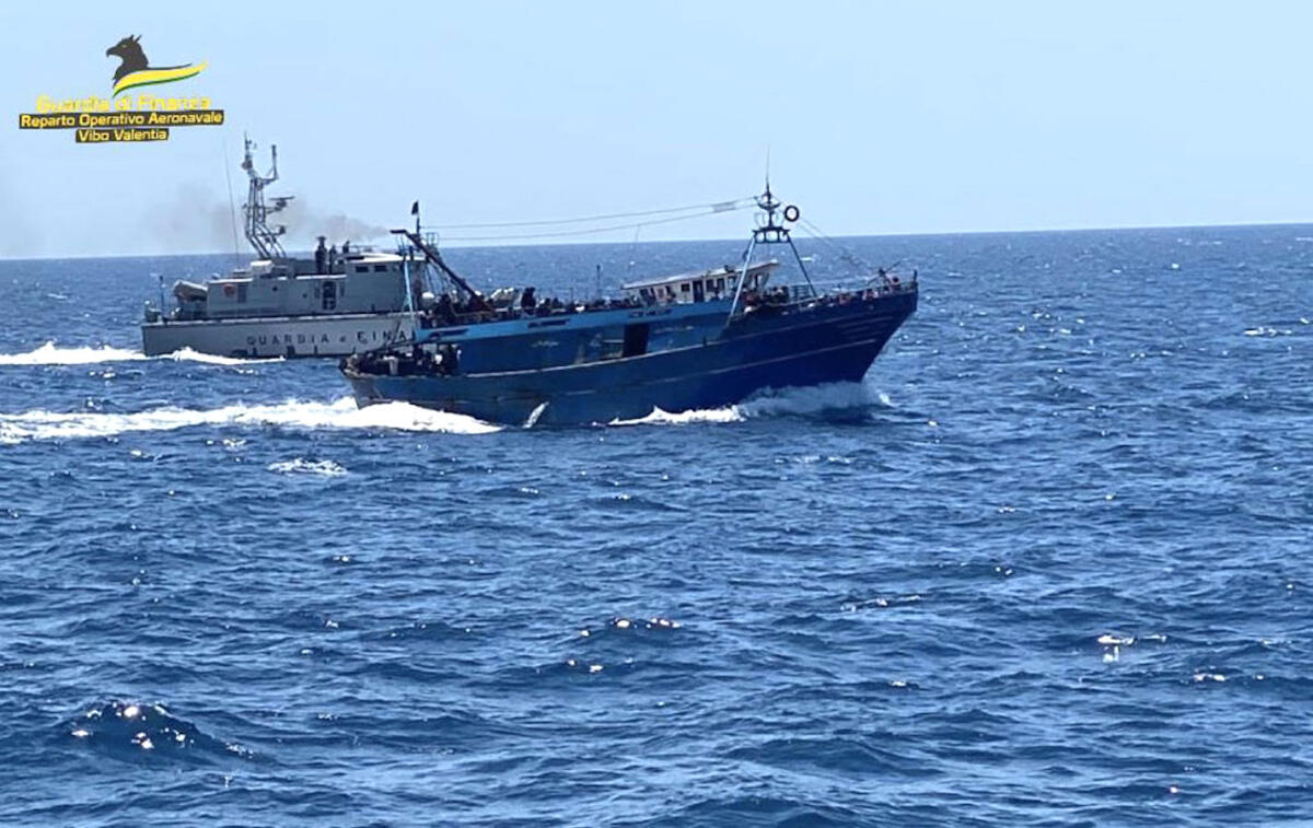 Dall'inizio del 2022 più di tremila migranti sulle coste calabresi - 