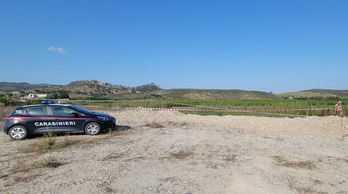 Furti di materiali inerti nel crotonese, i Carabinieri arrestano altri tre operai - 