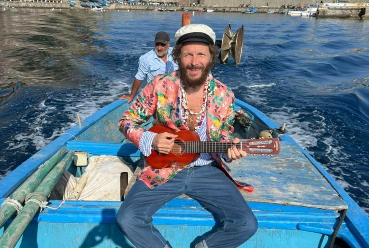 (Video) Jovanotti, rilancia la bellezza della Calabria nel brano "Alla salute" - 