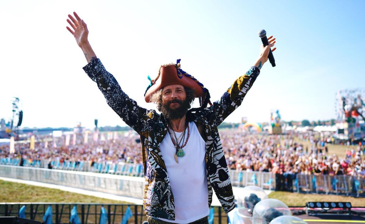 Non soltanto Beach party: Jovanotti lancia Ri-Party-Amo per ripulire spiagge, laghi, fiumi e fondali - Processed with VSCO with l4 preset
