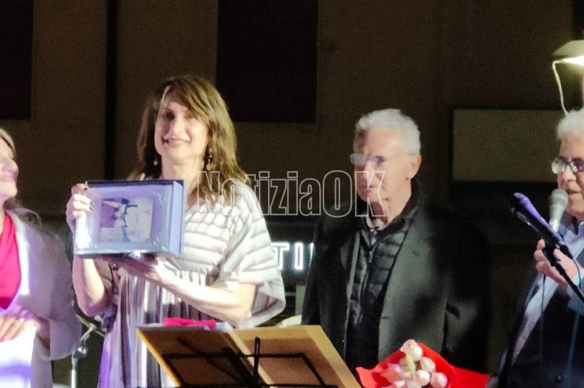 Luxuria a Crotone al Premio Razionale: "Conservo il ricordo della violenza subita affinchè nessuno debba più soffrire" - 