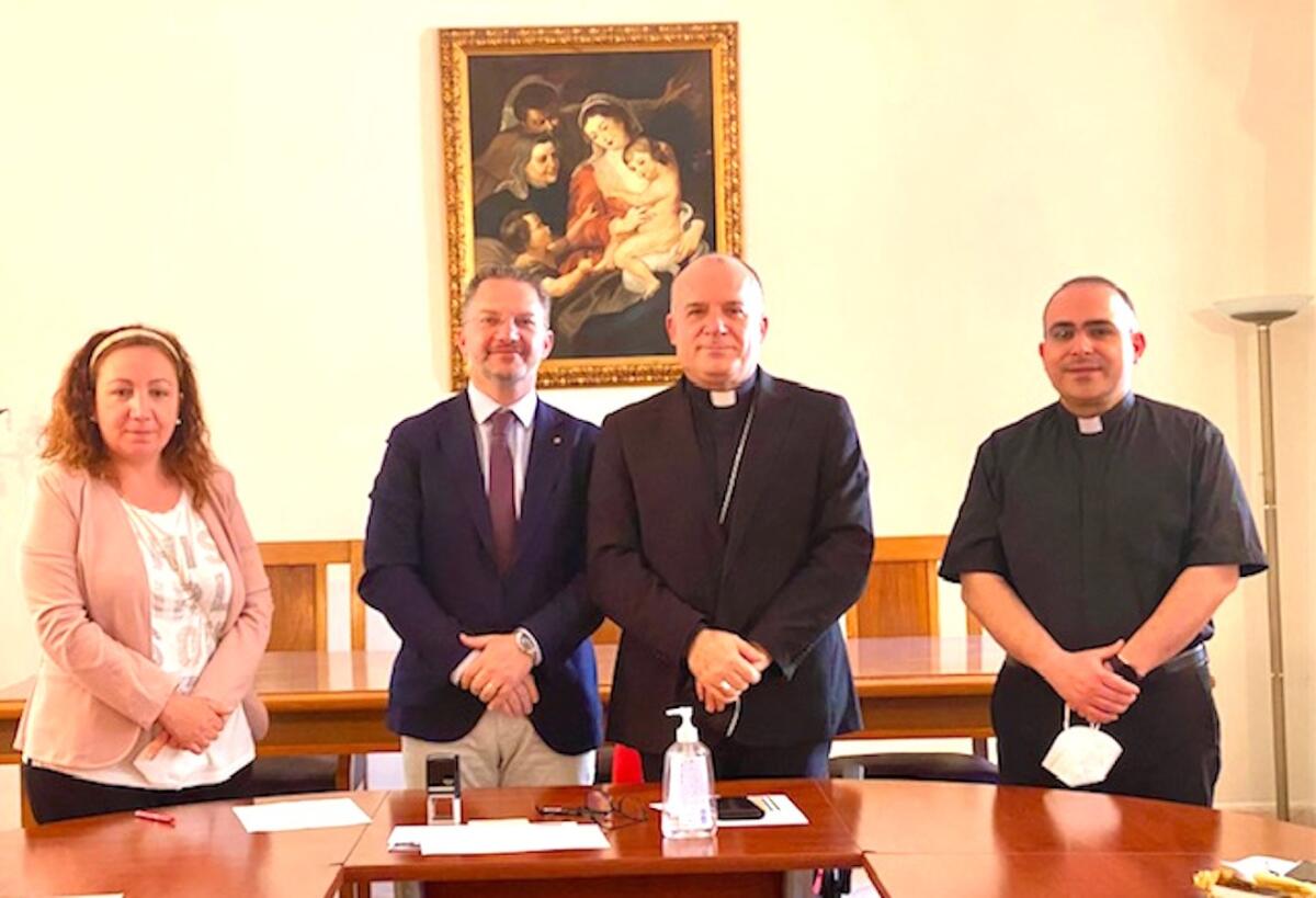 Siglata convenzione per la tutela e lo sviluppo del lavoro tra ConfCommercio Crotone e l'Associazione Sabir - 