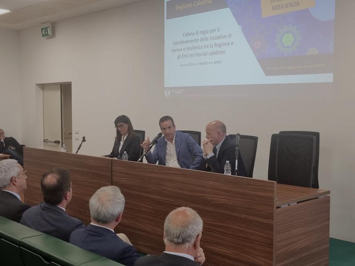 Pnrr, cabina di regia alla Regione Calabria : «Soldi e idee per spendere le risorse» - 