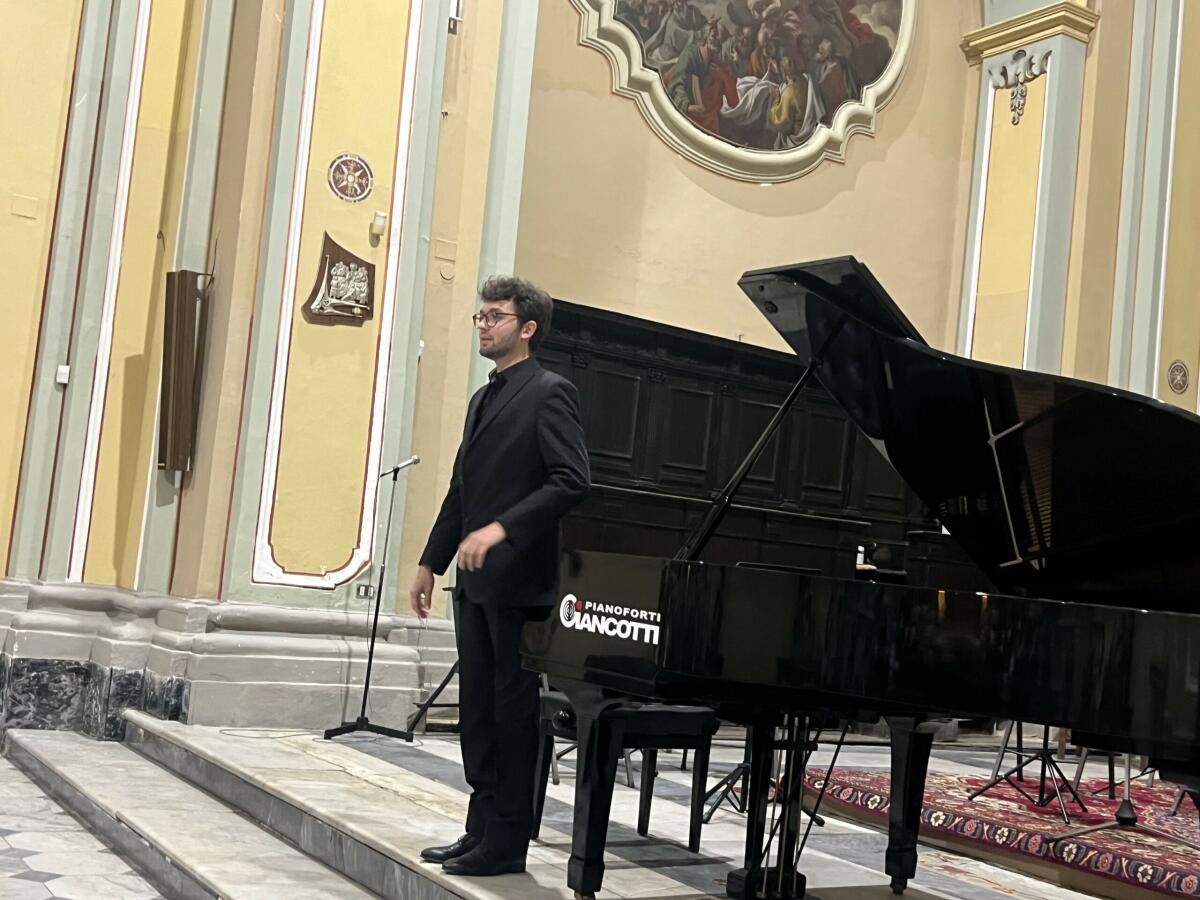 Crotone, la sensibilità artistica di Nasuto emoziona alla Chiesa dell'Immacolata - 