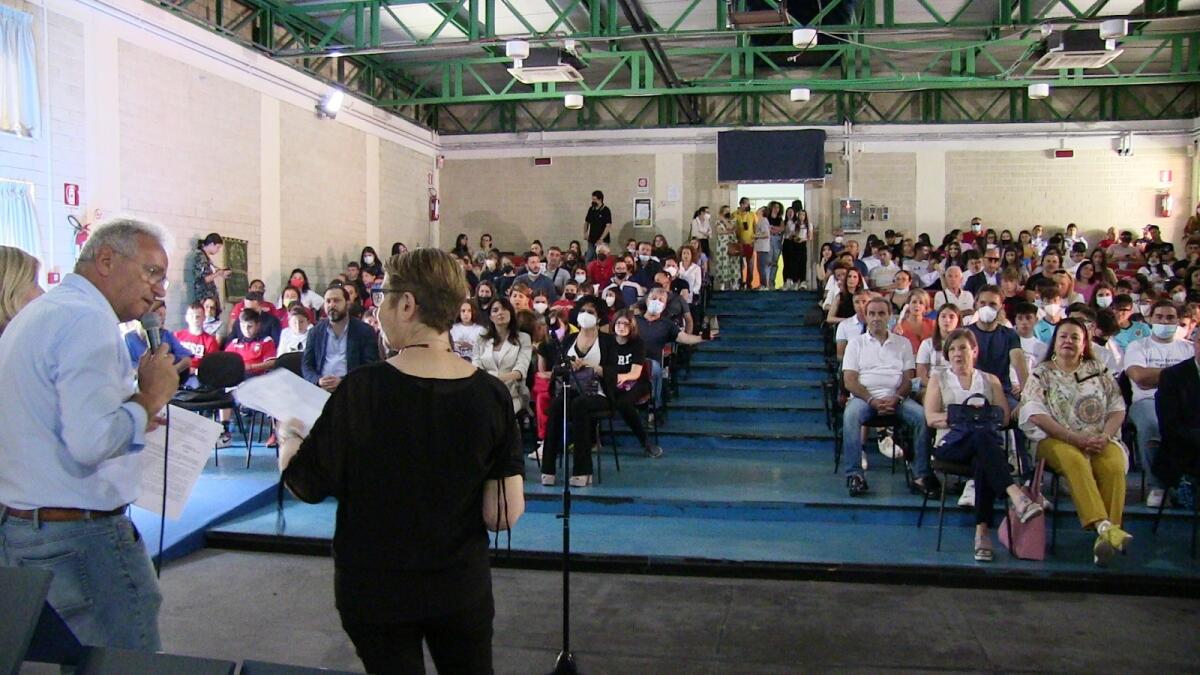 Scuola, riprese le attività sportive a Crotone dopo i due anni di pandemia: premiati docenti e studenti - 