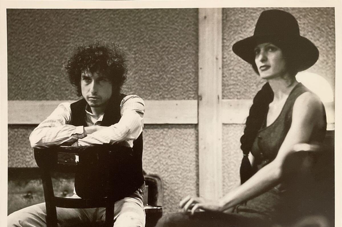 Catanzaro - Al Museo del Rock Scarlet Rivera, la storica violinista di Bob Dylan - 