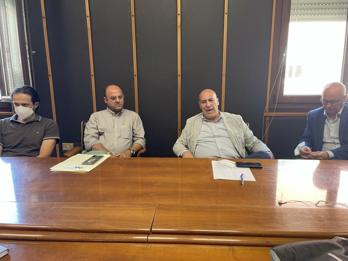 Crotone ancora senz’acqua e il Comune prepara le autobotti. Scuole chiuse -