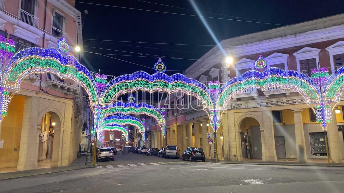 Crotone, si accendono le luci in centro per la Festa della Madonna di Capo Colonna - 
