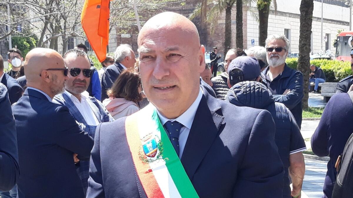 In Piazza a Catanzaro per la "Scorta Civica a Nicola Gratteri"; presente anche Crotone - 