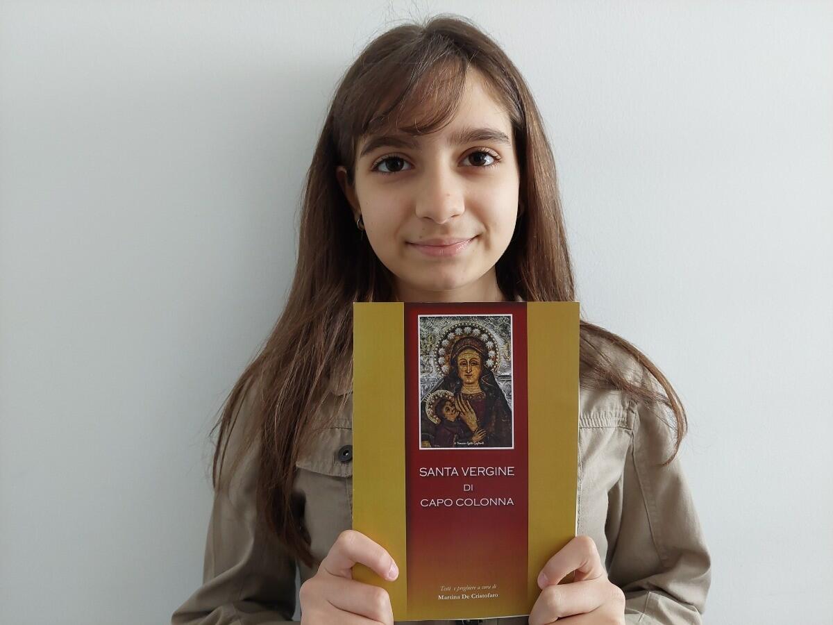 Crotone, la giovane Martina De Cristofaro presenta un elaborato per celebrare la Madonna di Capocolonna - 