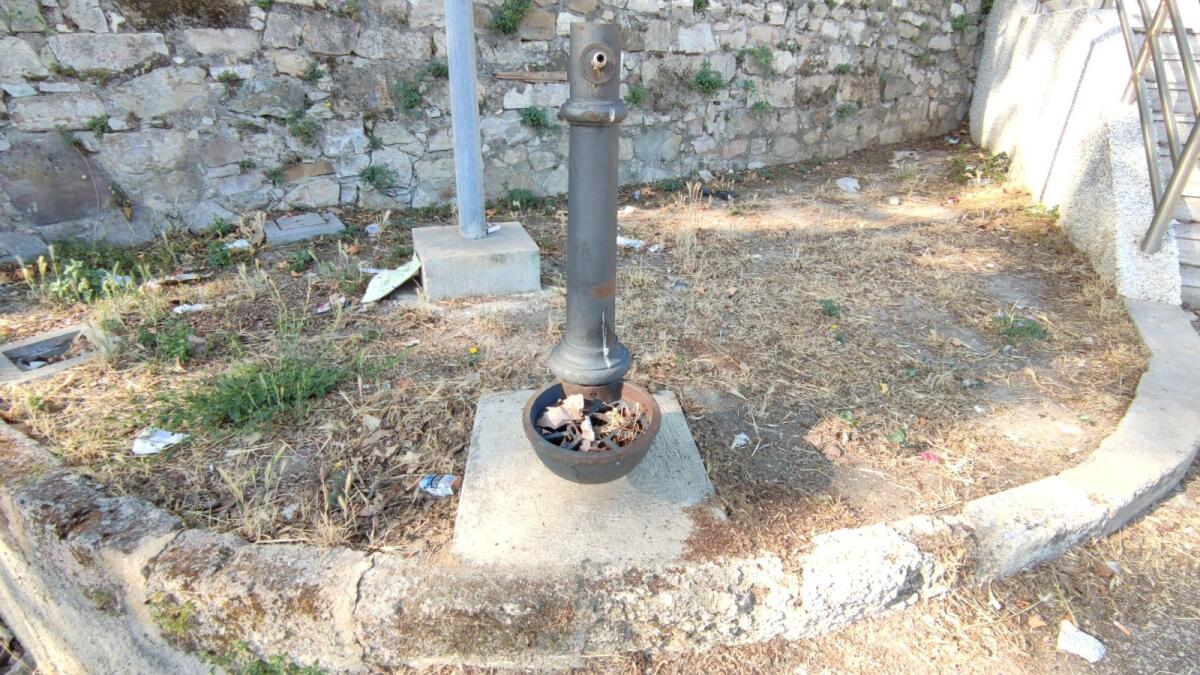 Crotone, in via Miscello da Ripe fontanelle abbandonate - 