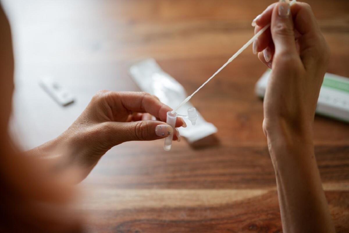 “In estate meglio tampone fai da te in valigia”: Covid, ancora 700 mila persone contagiose - 