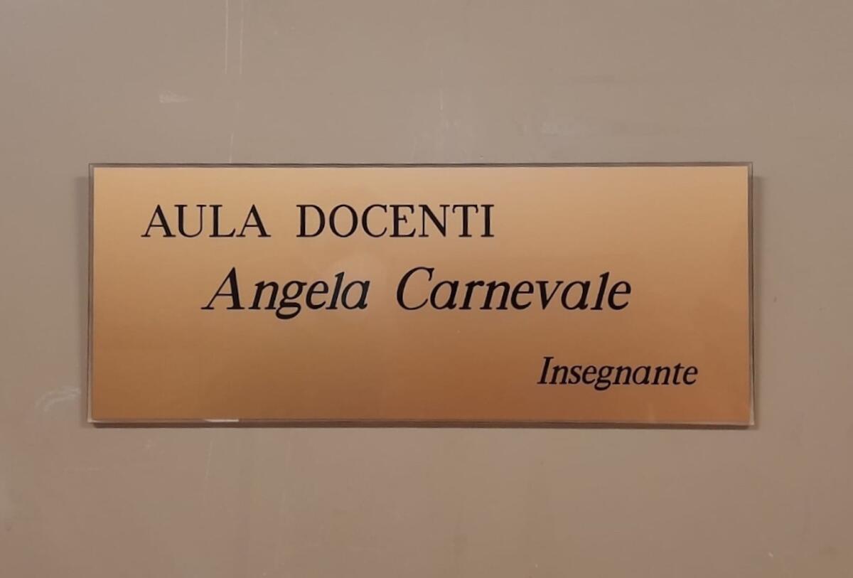 Milano, a una docente scomparsa prematuramente di Casabona intitolata l'aula magna del "Tolstoj" - 