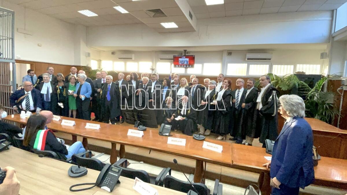 Avvocati di Crotone, premiati i professionisti con le Medaglie d'Oro 60, 50 e 40 anni di attività - 