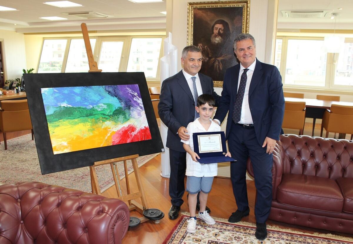 Così piccolo crea la sua "ManuArt": bimbo calabrese premiato dal presidente del consiglio regionale - 