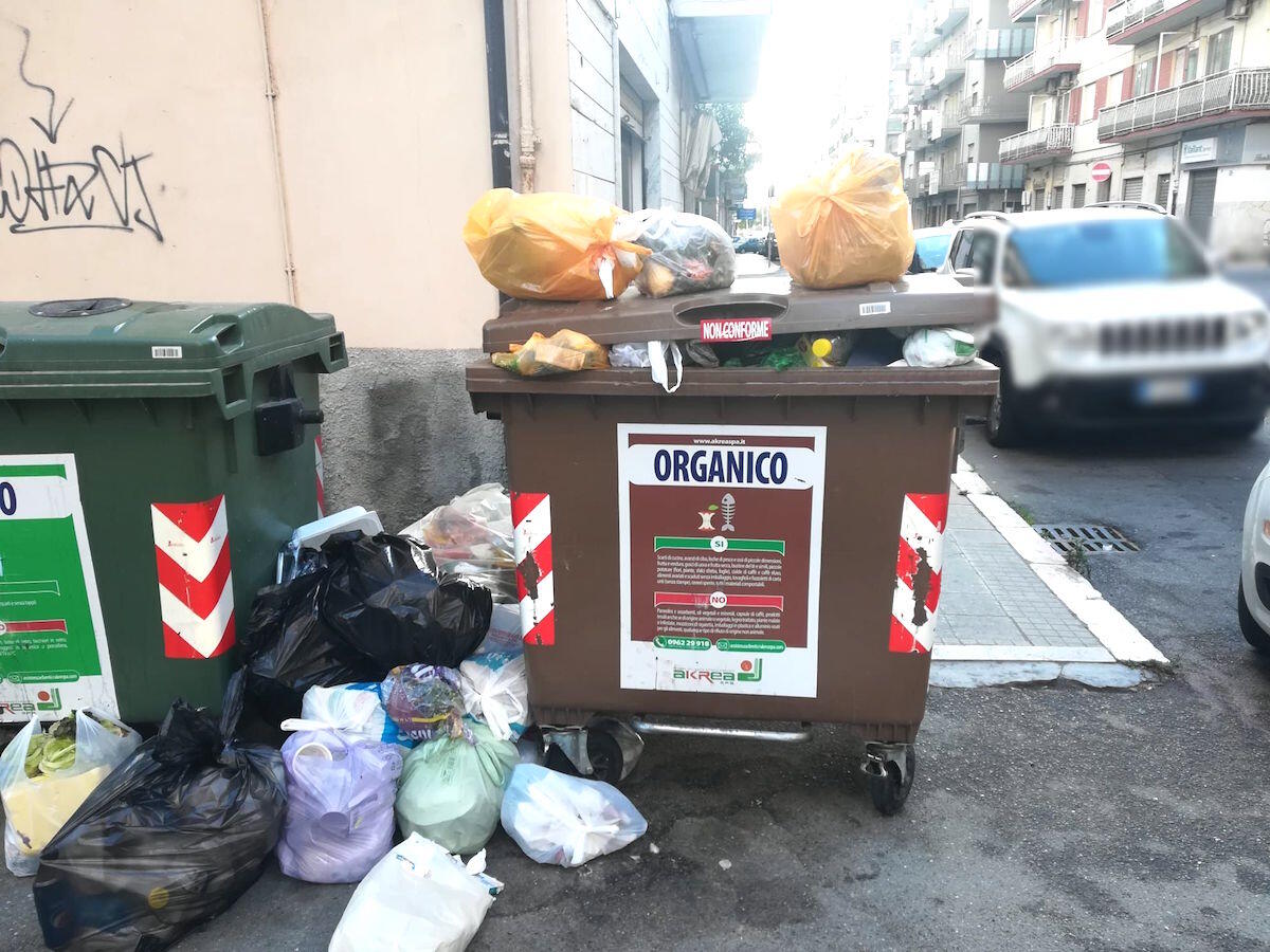 Crotone, Akrea: "Comportamenti scorretti con rifiuti indifferenziati nell'organico" - 