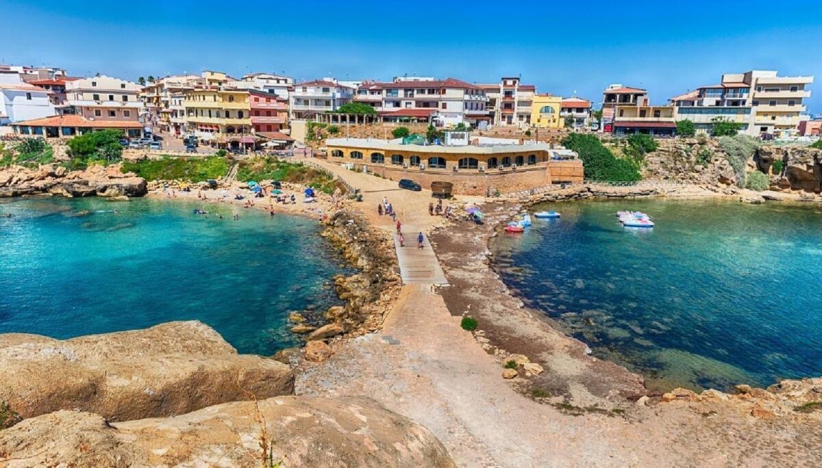 Sulle spiagge di Capo Rizzuto sventola anche la bandiera verde - 