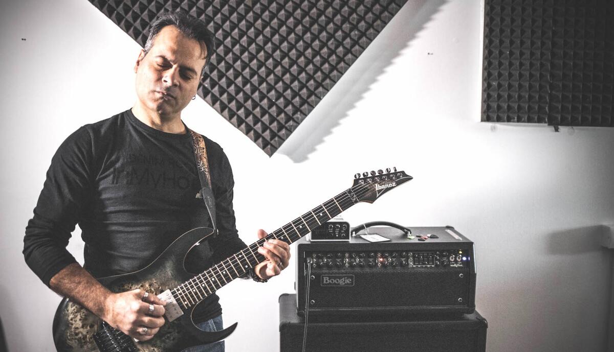 Il crotonese Fabio Mangano ancora più in alto: aprirà il concerto di Paul Gilbert - 