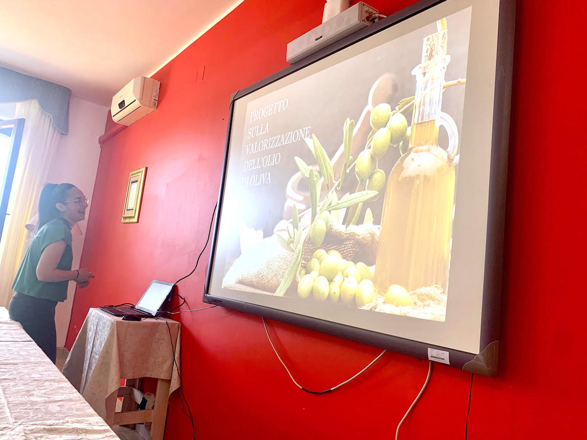 Saper usare l'olio locale: concluse le attività alla Camera di Commercio di Crotone con gli studenti - 