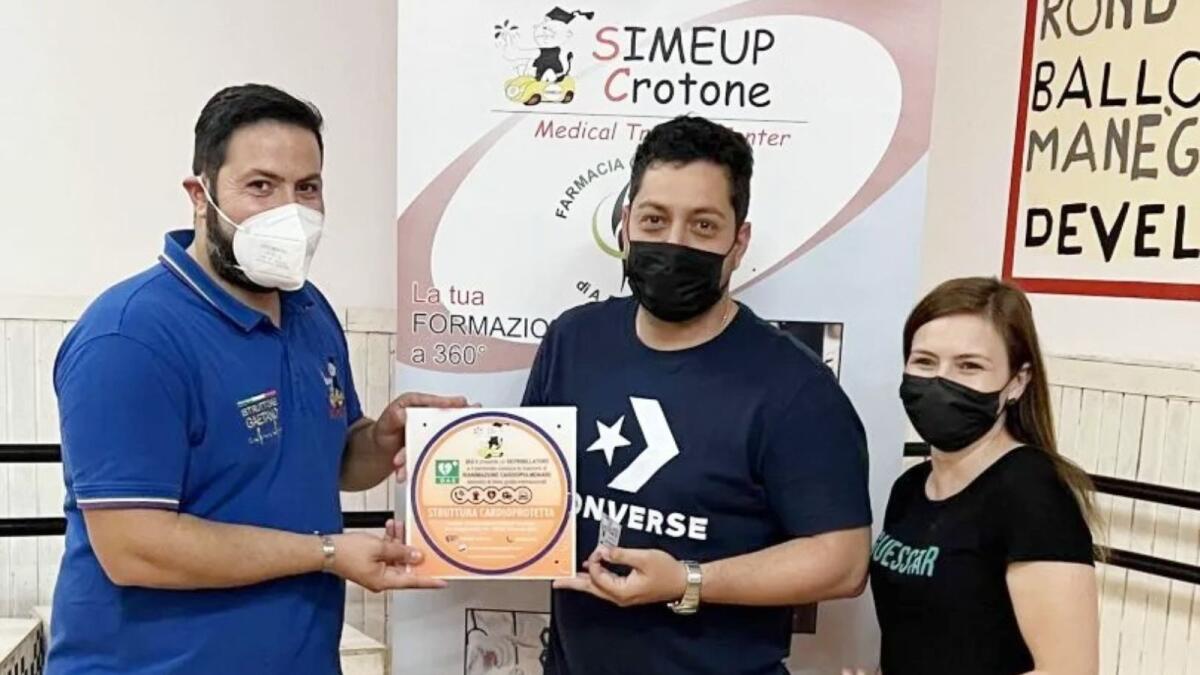 Crotone - Defibrillatore a protezione del Villaggio Camping Marinella -