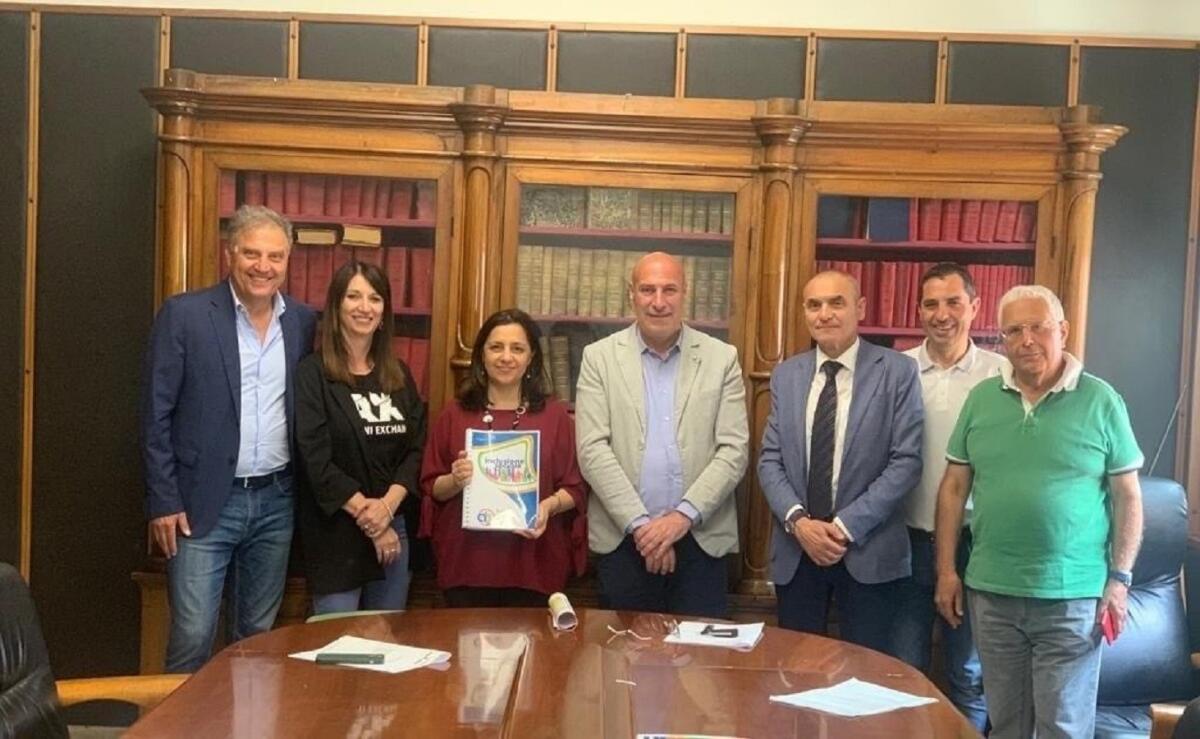 Crotone, sottoscritto il Piano di Zona per il sistema integrato di servizi sociali - 