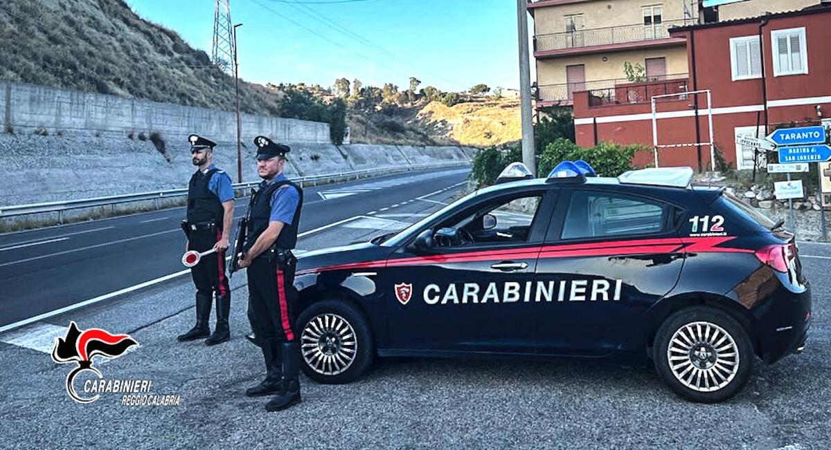 Calabria - 37enne armato di coltello minacciava alcuni passanti: arrestato dai Carabinieri - 