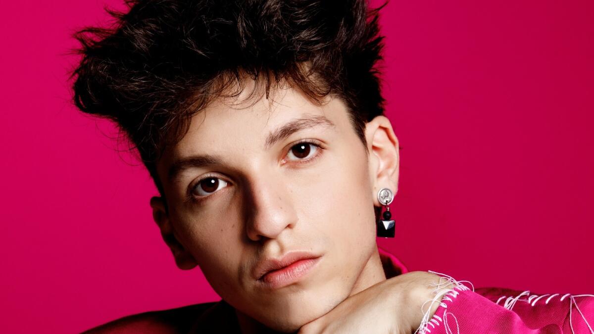 Il calabrese Luigi Strangis debutta al primo posto della classifica italiana degli album più venduti - 