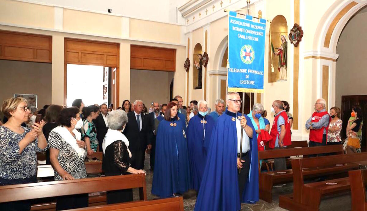 Cotronei: L’ANIOC di Crotone onora il portale della Chiesa di San Nicola a Cotronei - 