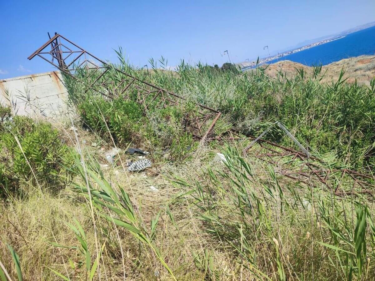 Crotone, continuano i danneggiamenti: giù le ringhiere - 
