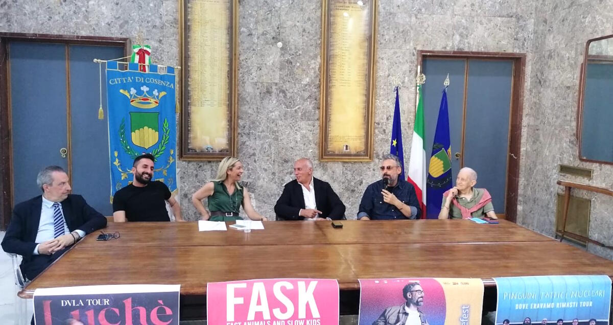 Dario Brunori Sas in concerto a Cosenza: un'estate di eventi - 
