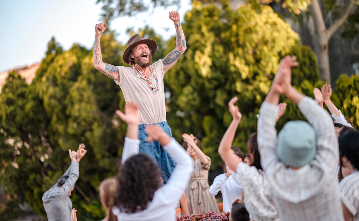 Jovanotti canta "Alla salute" di Calabria: tra le bellezze della nostra terra, il brano travolge a ritmo di danza - 
