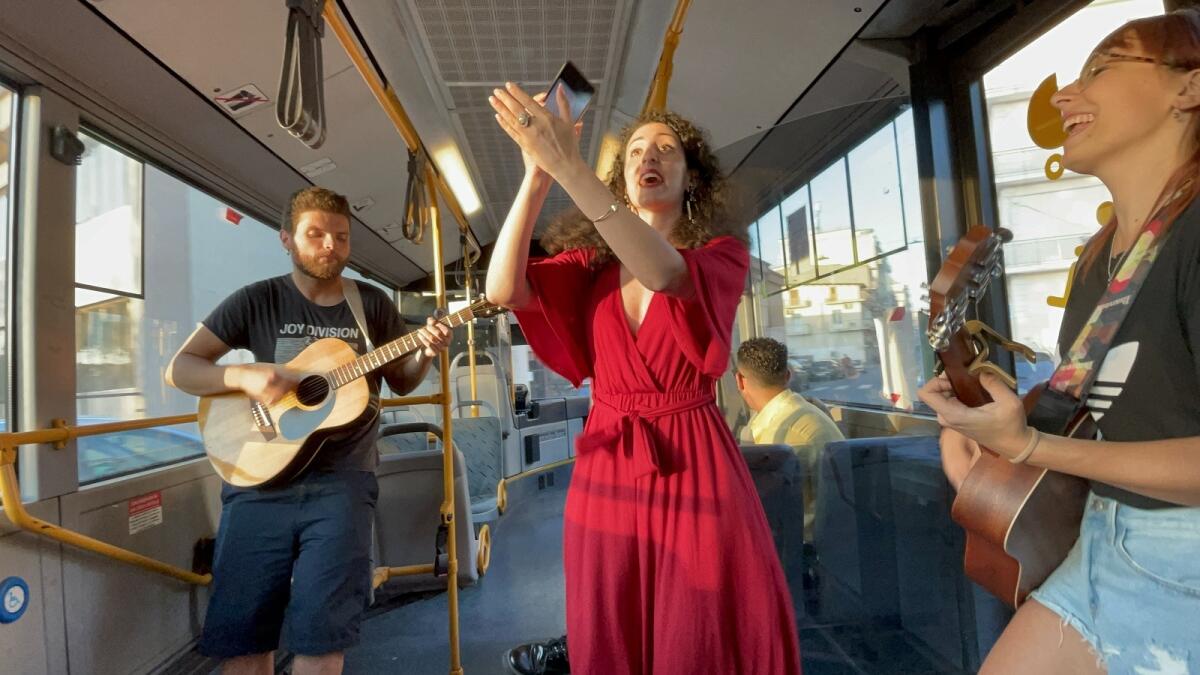 Crotone, a bordo del Bus Sing con Maria Teresa Manica, Anna Rizzo e Mikyta Tortora - 