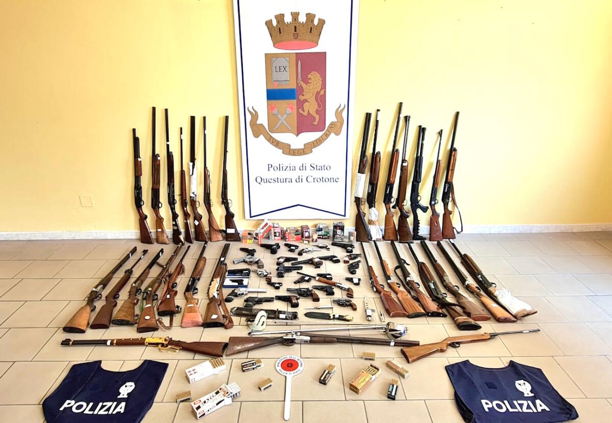 Crotone, denunciate 40 persone non idonee al possesso di armi - 