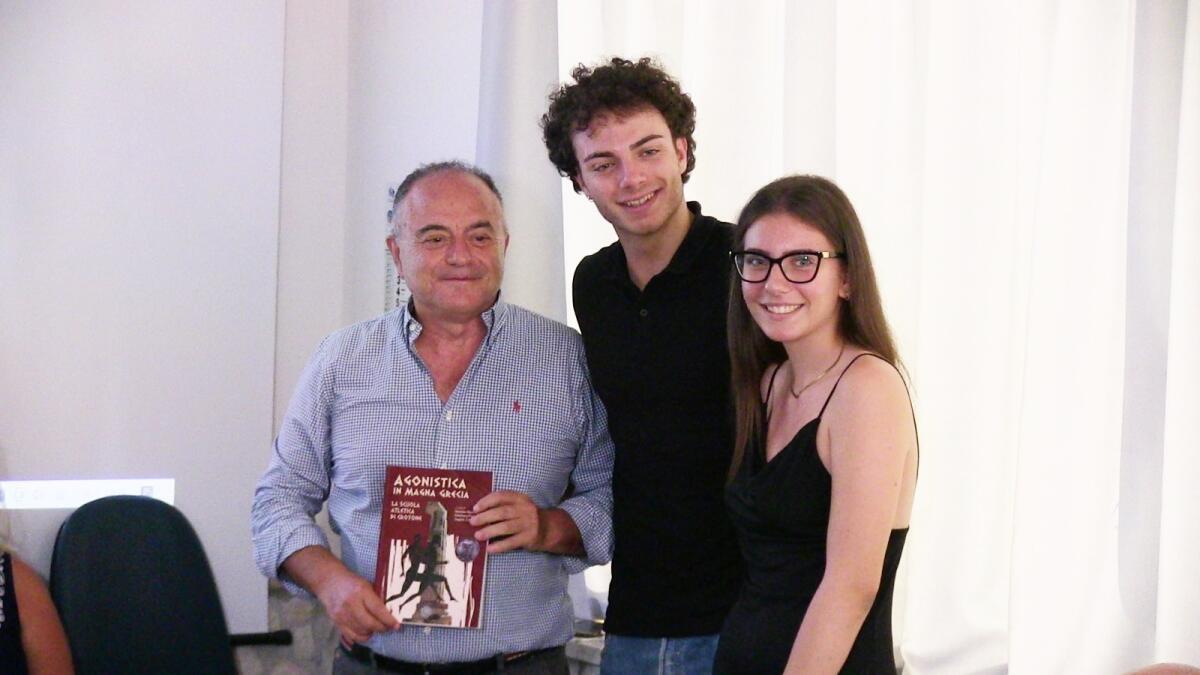 Gli studenti di Crotone intorno a Gratteri: "I giovani non sono stupidi, sono i politici calabresi a non essere lungimiranti" - 