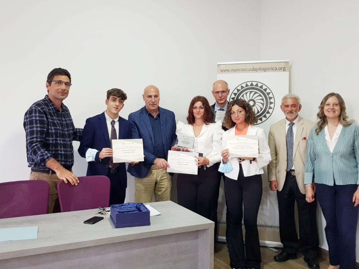 “Nelle tue radici è scritto il tuo Futuro”: l'Ipsia Barlacchi premiato dalla Nuova Scuola Pitagorica - 