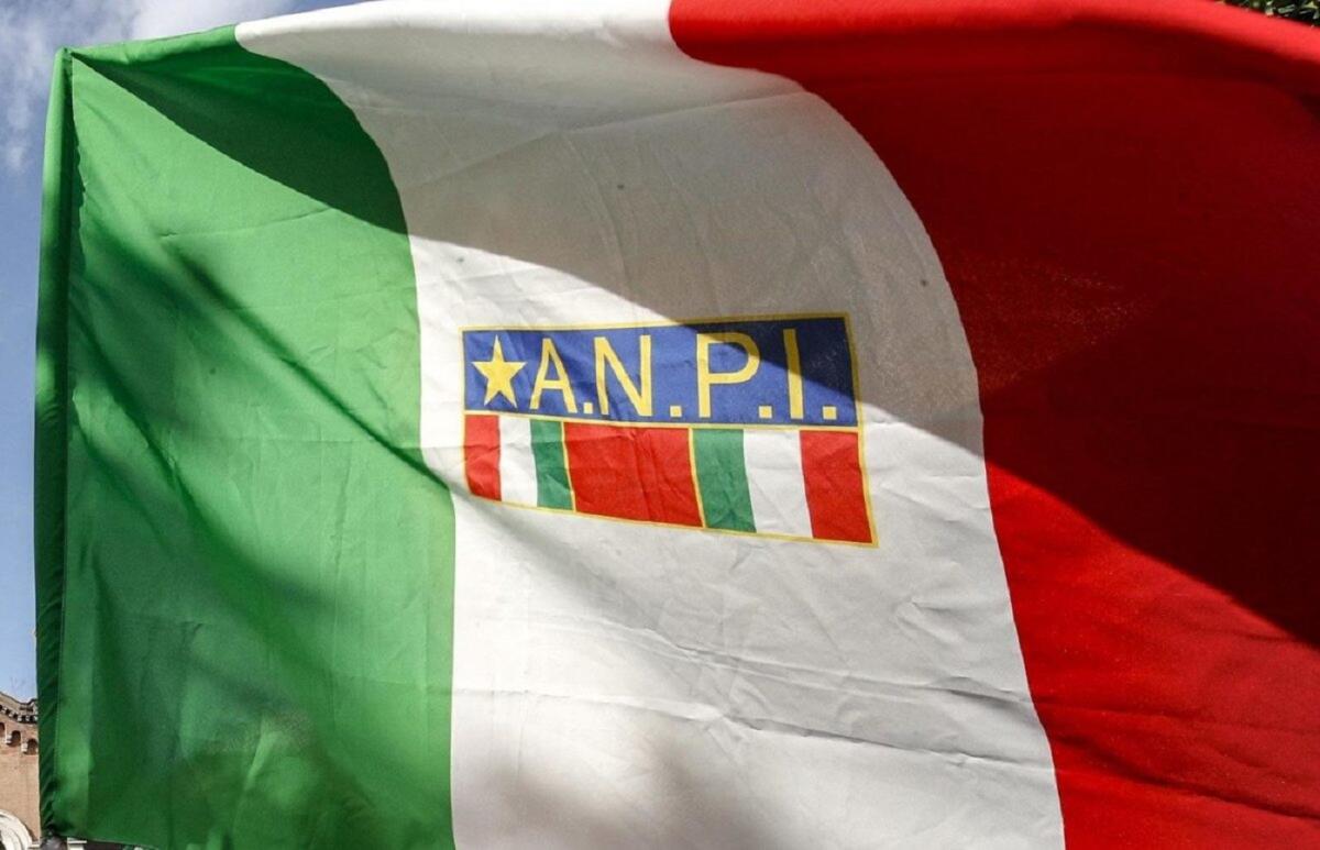 Crotone, al via il congresso provinciale Anpi: "Umanità, antifascismo e rinascita" - Un momento della manifestazione dell'Anpi a San Lorenzo, in piazza dell'Immacolata, per ricordare la morte di Desiree Mariottini, Roma, 27 ottobre 2018. ANSA/GIUSEPPE LAMI