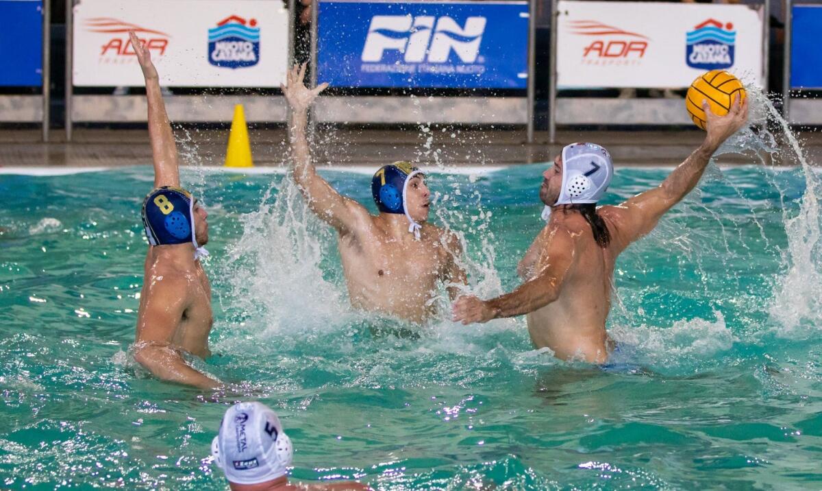 La Rari Nantes Crotone non ne ha per nessuno e vola ai play off - 