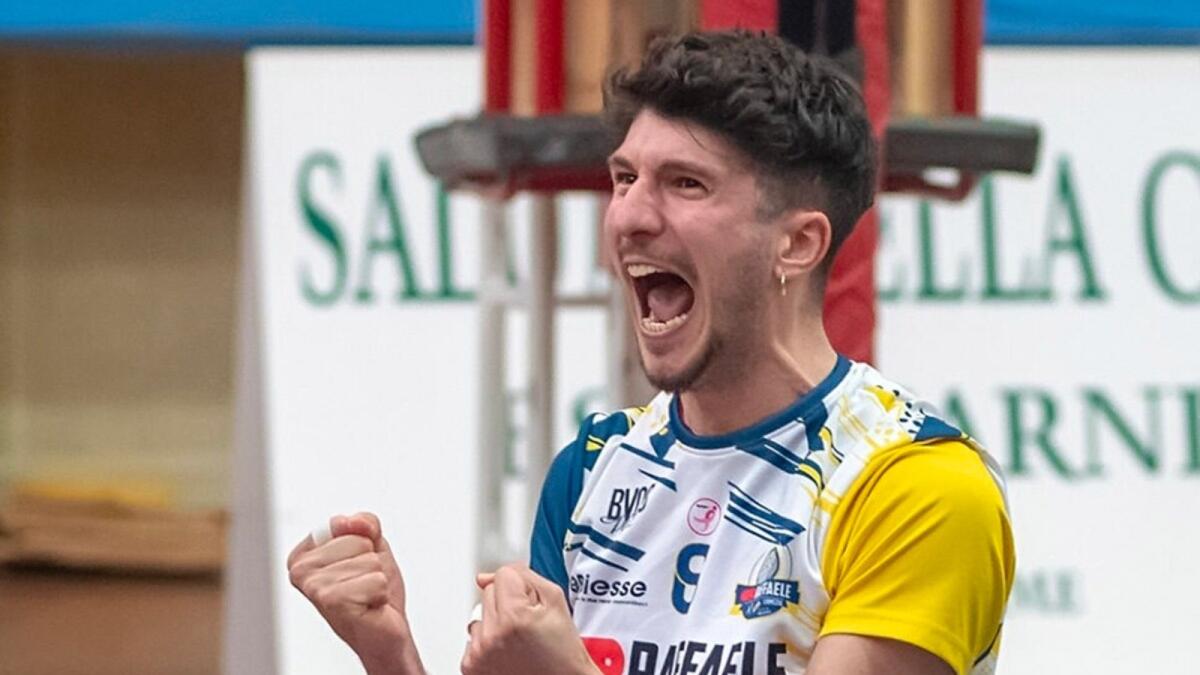 Il crotonese Giosi Iorno in Serie A con la maglia dell'Ortona - 