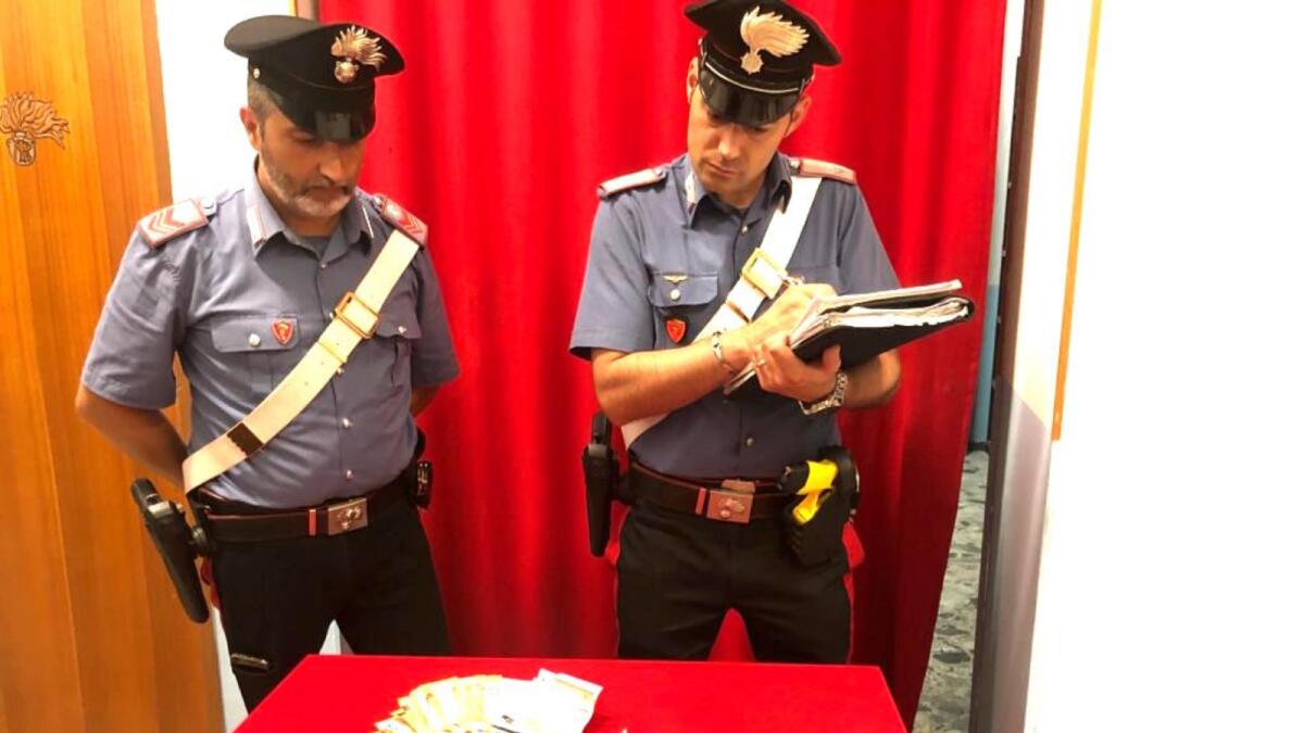 Già agli arresti domiciliari, nascondeva la droga nelle persiane della sua abitazione; arrestato operaio della forestale -