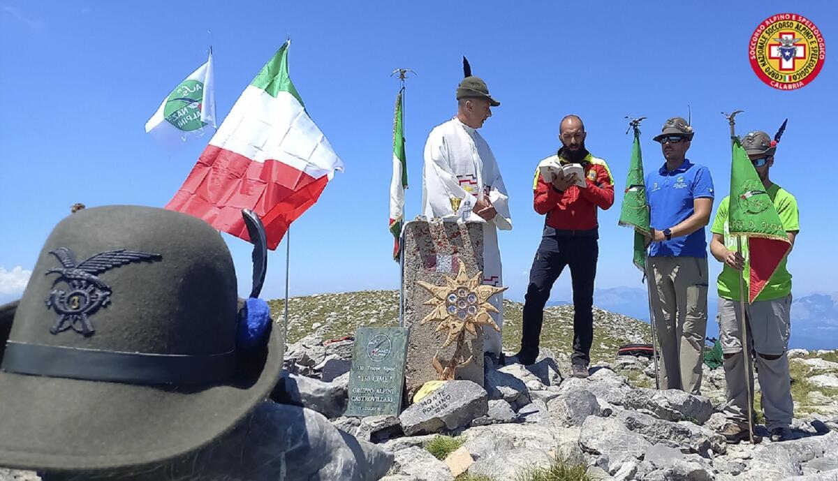 Gli Alpini sul monte Pollino per i 150 anni di fondazione del corpo - 